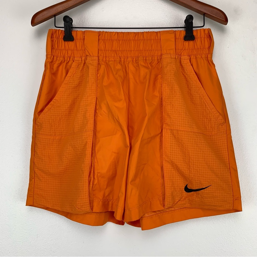 Nike Womens Black Swoosh Polyester Woven Shorts Orange Rip Stop CJ3807806 Size M